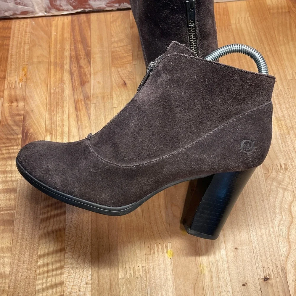 Born Womens Dark Brown Suede Front Zip Ankle‎ Booties Block Heel D39522 Size 6